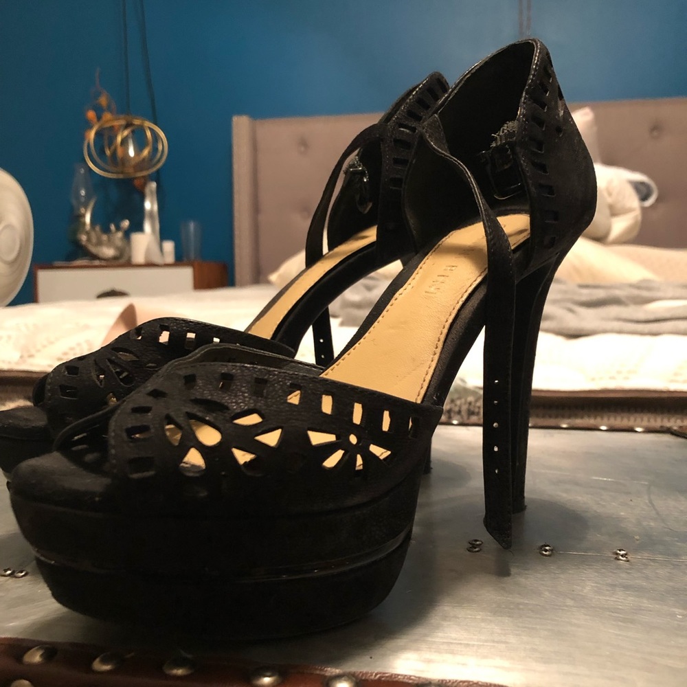 Great worn condition blk. Gianni Bini heels